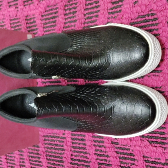 Jolimall Solid Black Slip with side zipper Sneakers - Picture 1 of 6